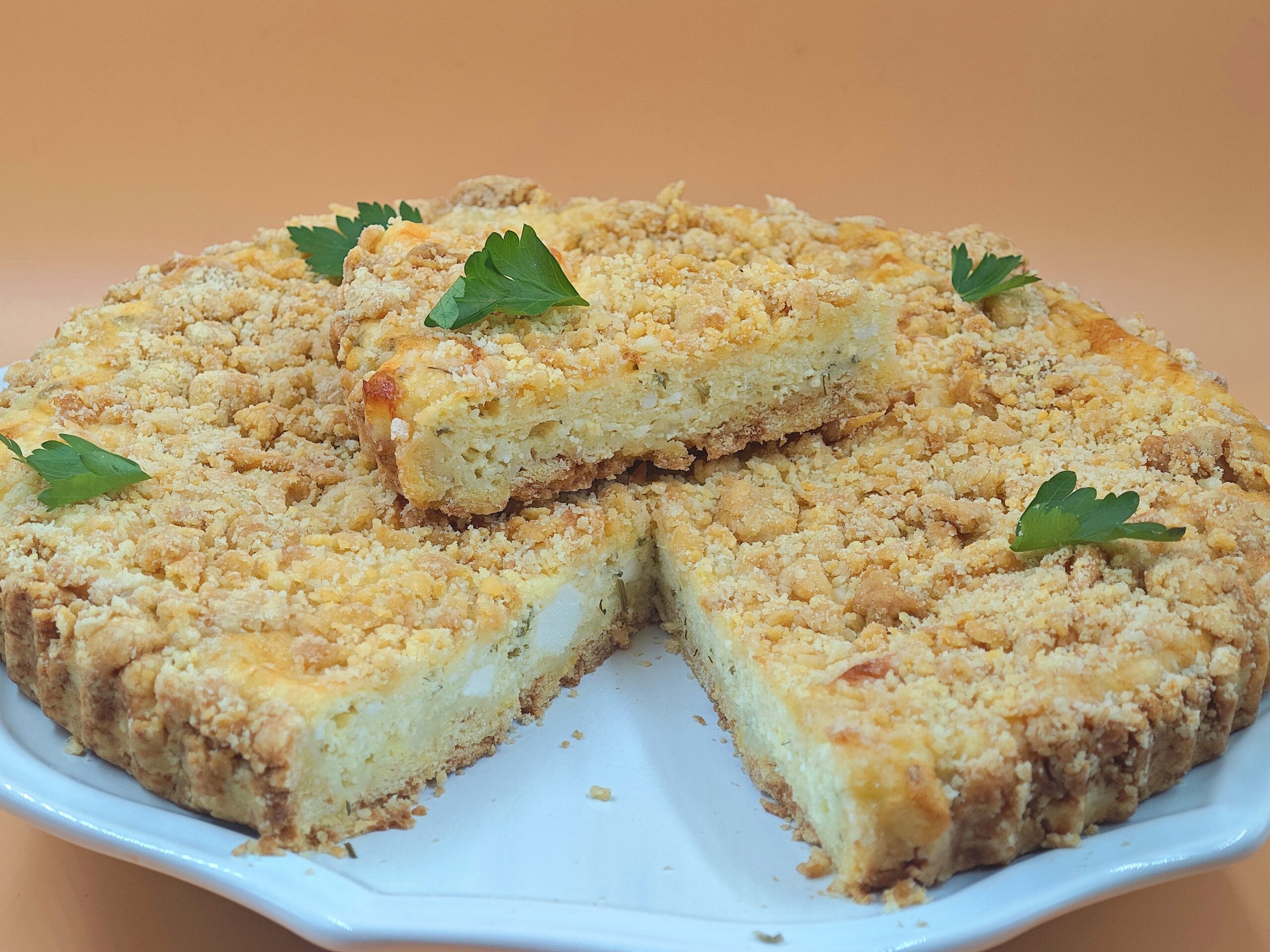 Herzhafter Streuselkuchen mit Käse