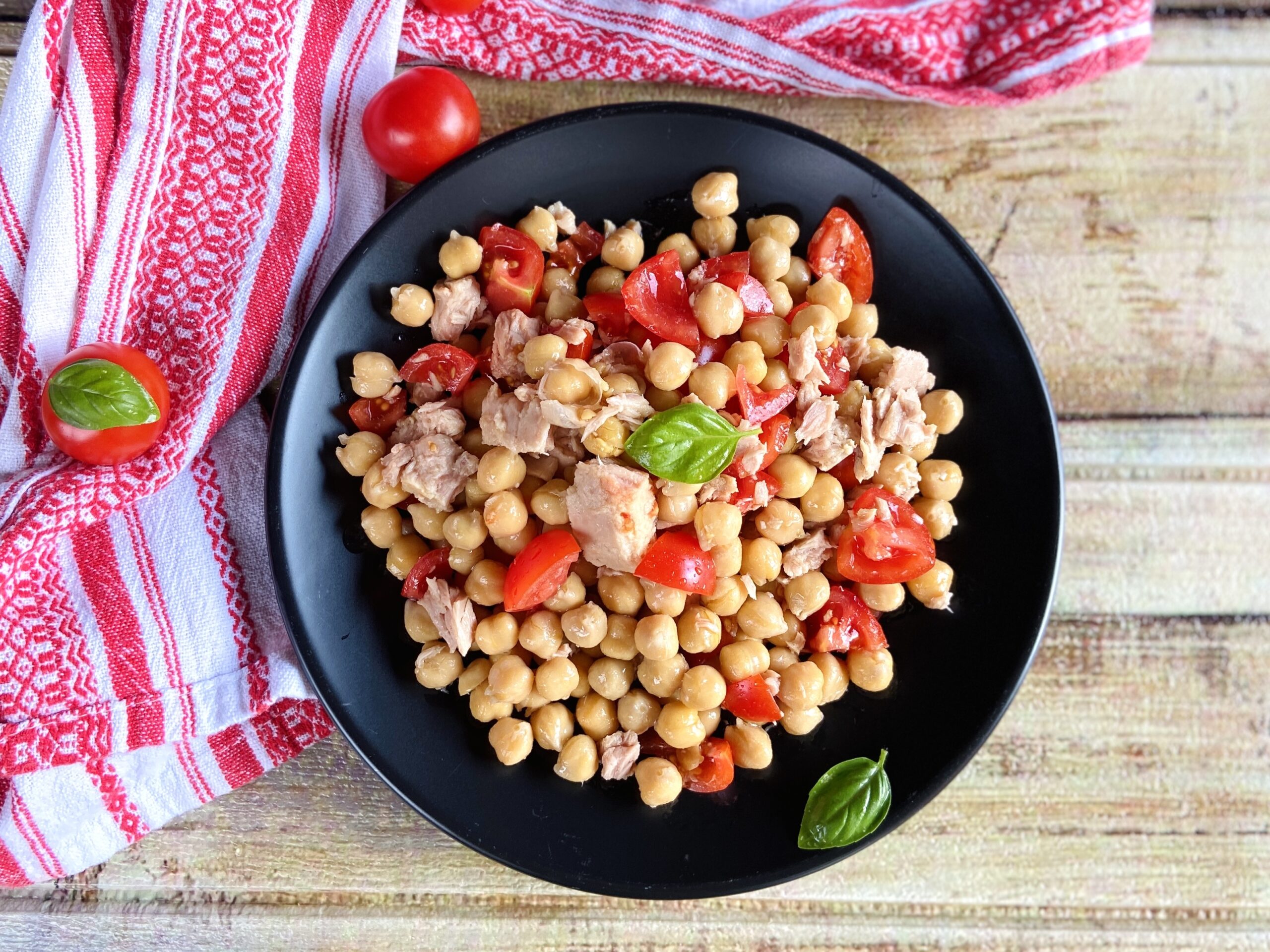 Kichererbsensalat mit Thunfisch und Kirschtomaten