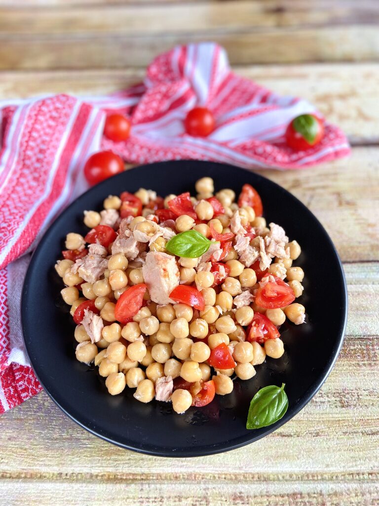Kichererbsensalat mit Thunfisch und Kirschtomaten