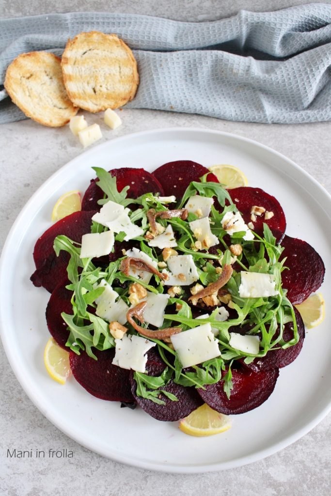 Salat mit Rote Bete Rucola Walnüssen und Käse