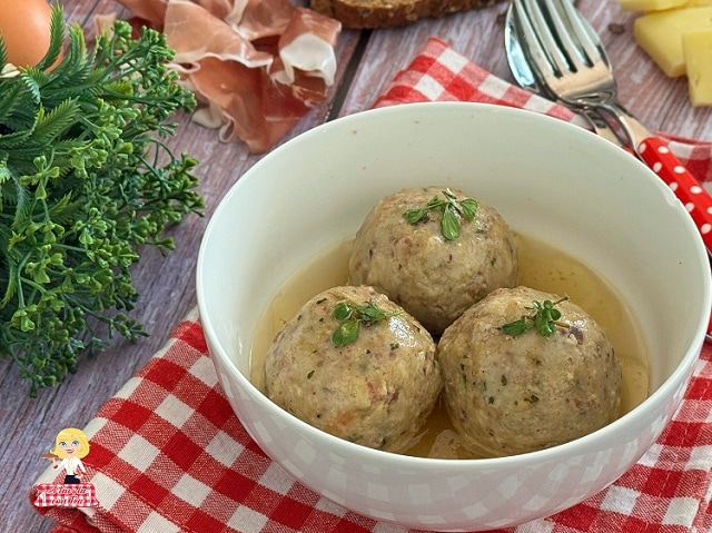 KNÖDEL MIT SPECK