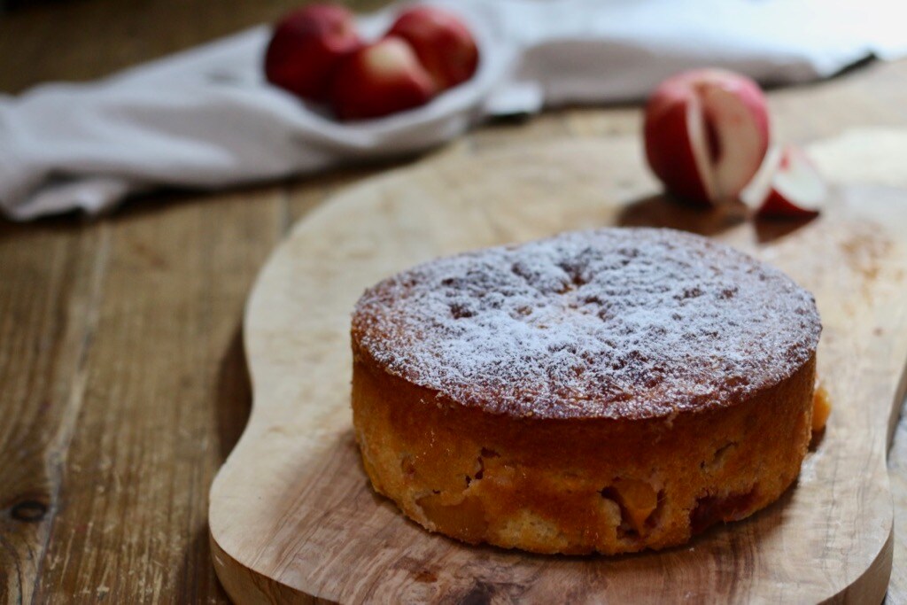 Pfirsichkuchen ohne Fett, weich und fluffig