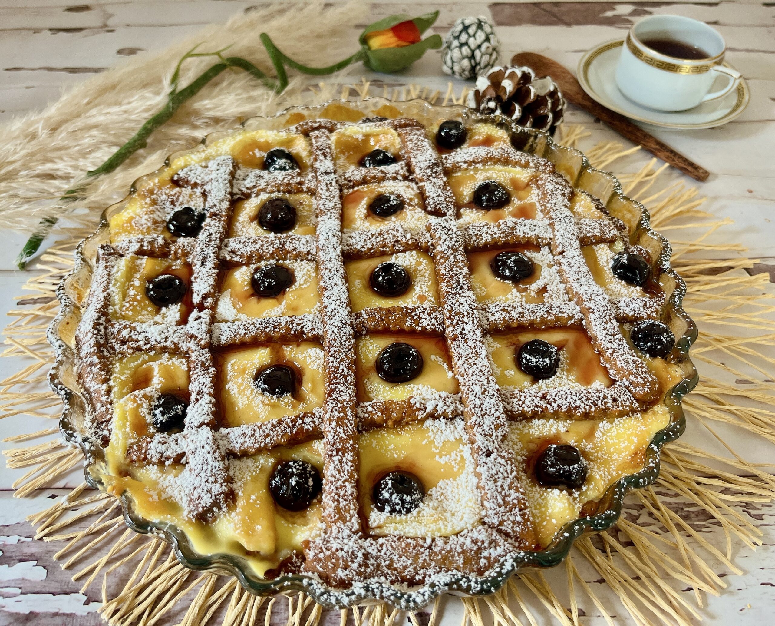 Torte mit Vanillepudding und Sauerkirschen
