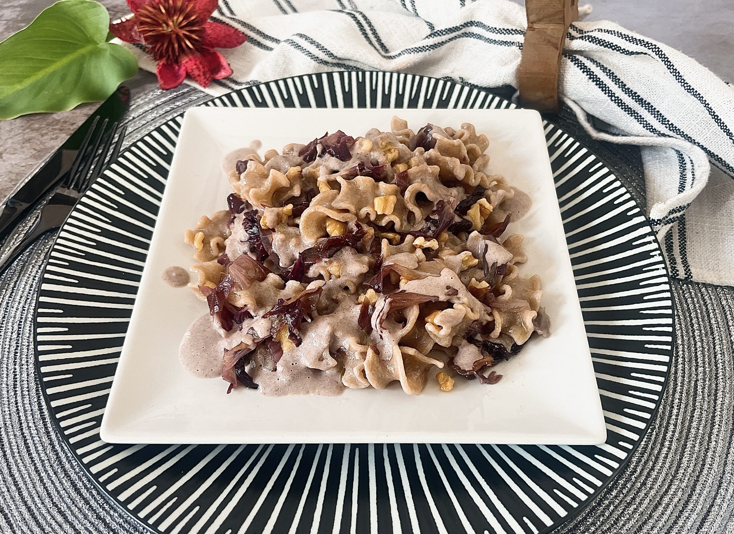 Pasta mit Radicchio, Walnüssen und Gorgonzola