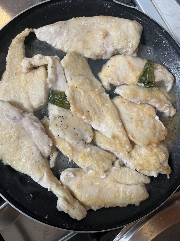 Hähnchenschnitzel mit Salbei und Zitrone