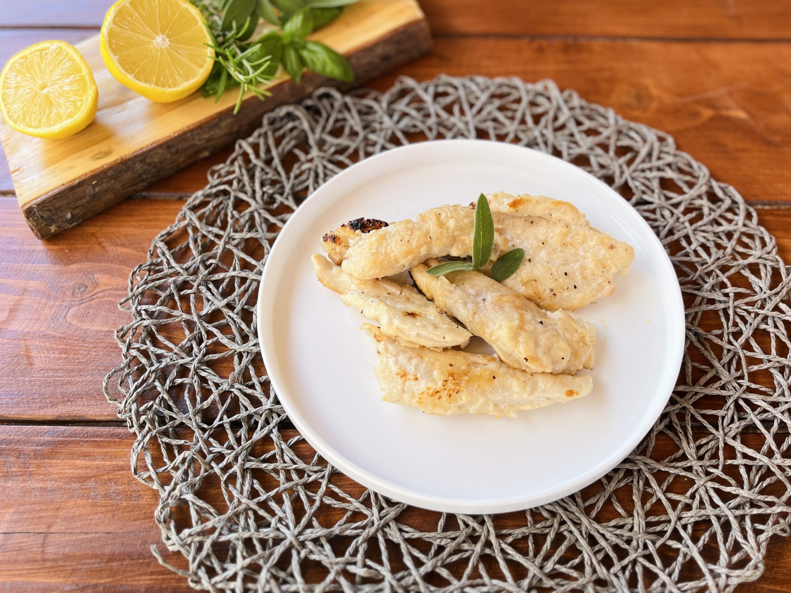 Hähnchenschnitzel mit Salbei und Zitrone