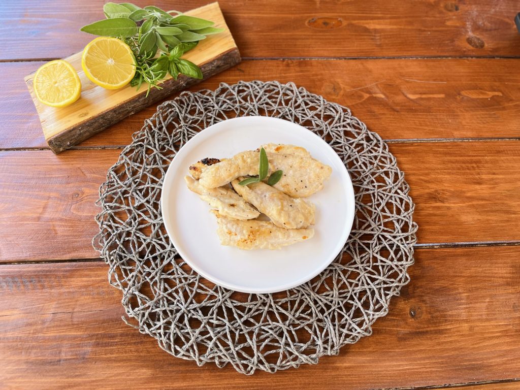 Hähnchenschnitzel mit Salbei und Zitrone
