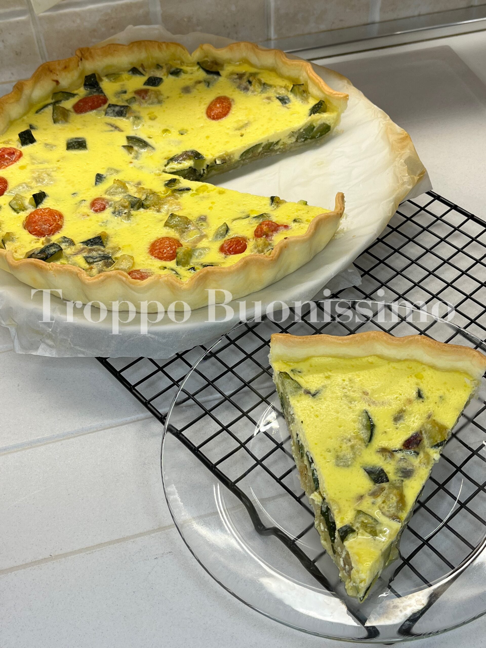 Herzhafte Torte mit Gemüse und Blätterteig