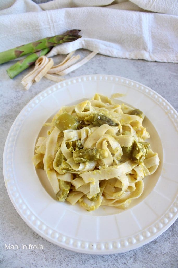Tagliatelle mit Spargel und Eiern