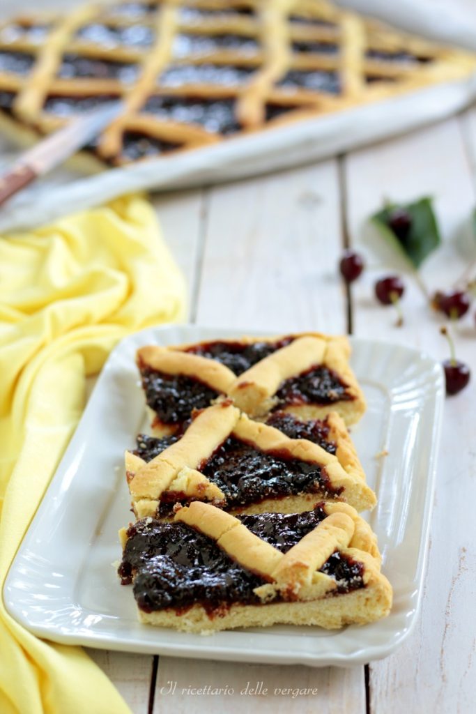 Torte mit Sauerkirschen