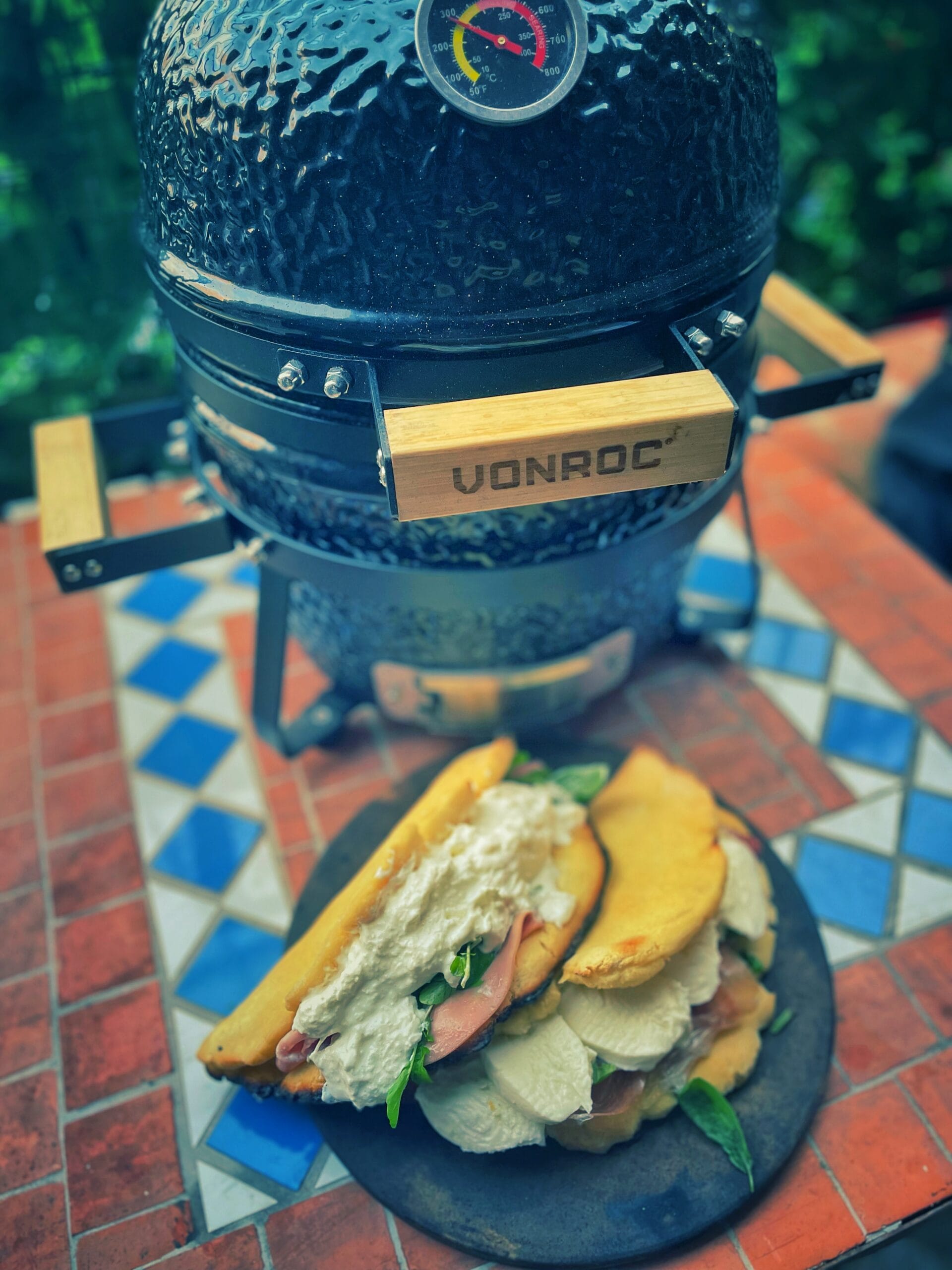 Glutenfreie baciata Pizza mit Kamado