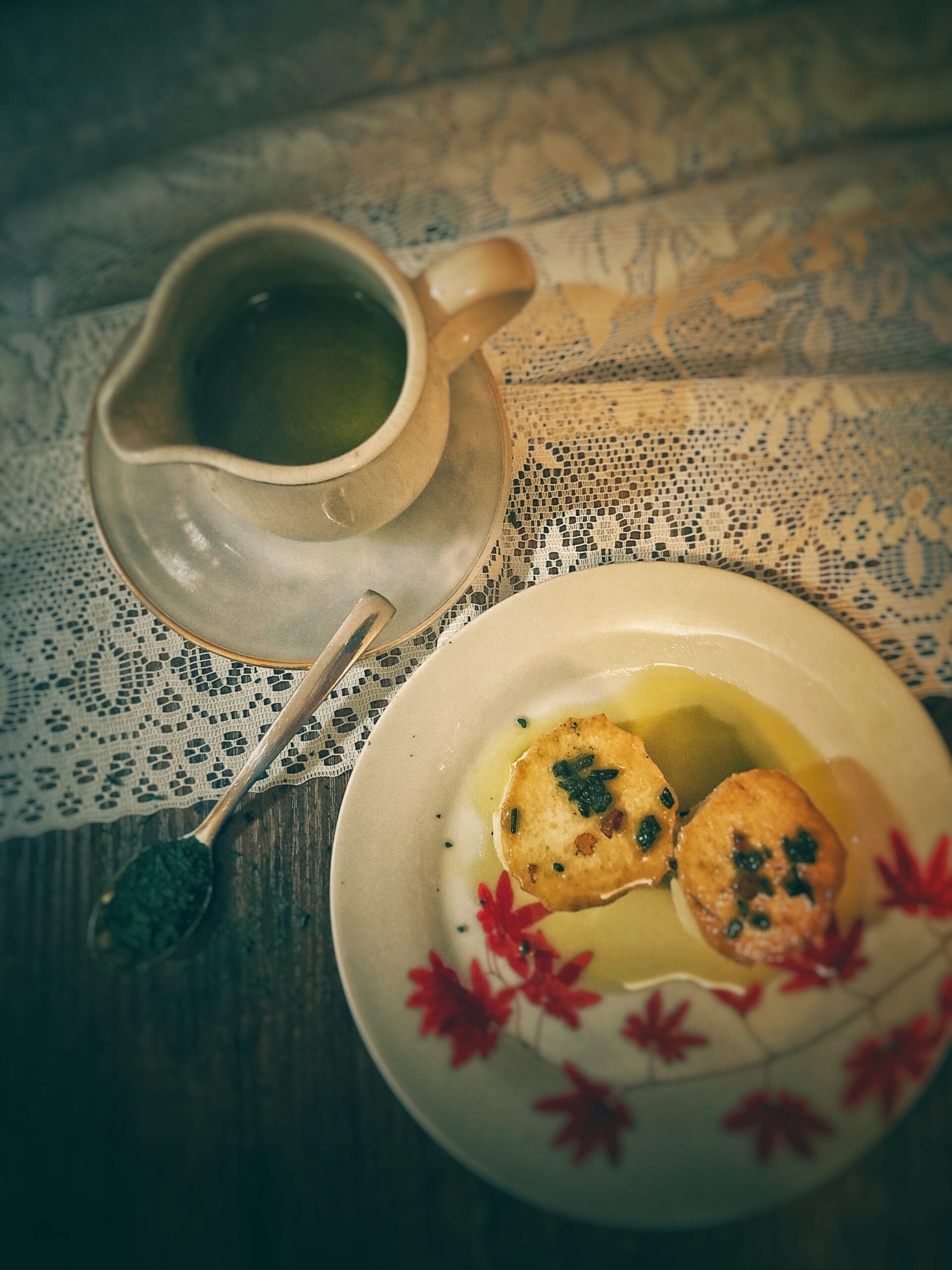 Falsche Jakobsmuscheln mit Spirulina-Beurre-Blanc