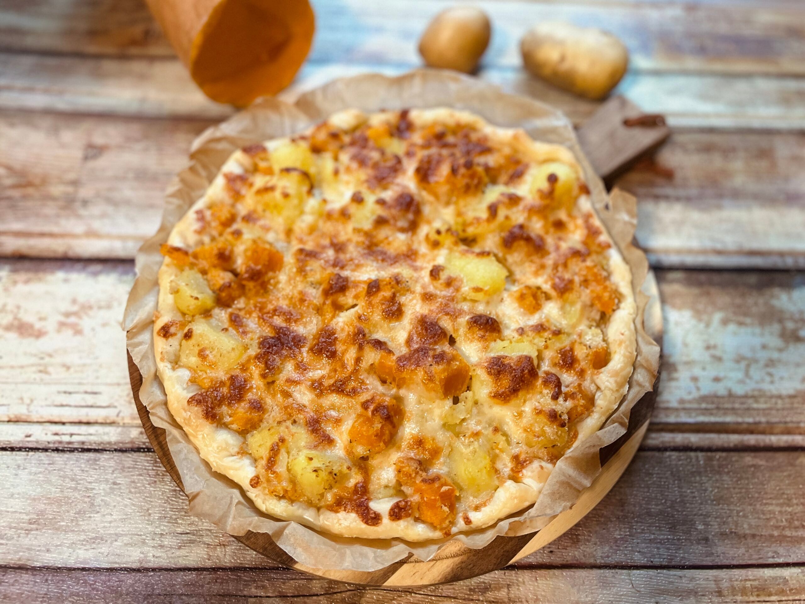 Herzhafter Kuchen mit Kürbis und Kartoffeln