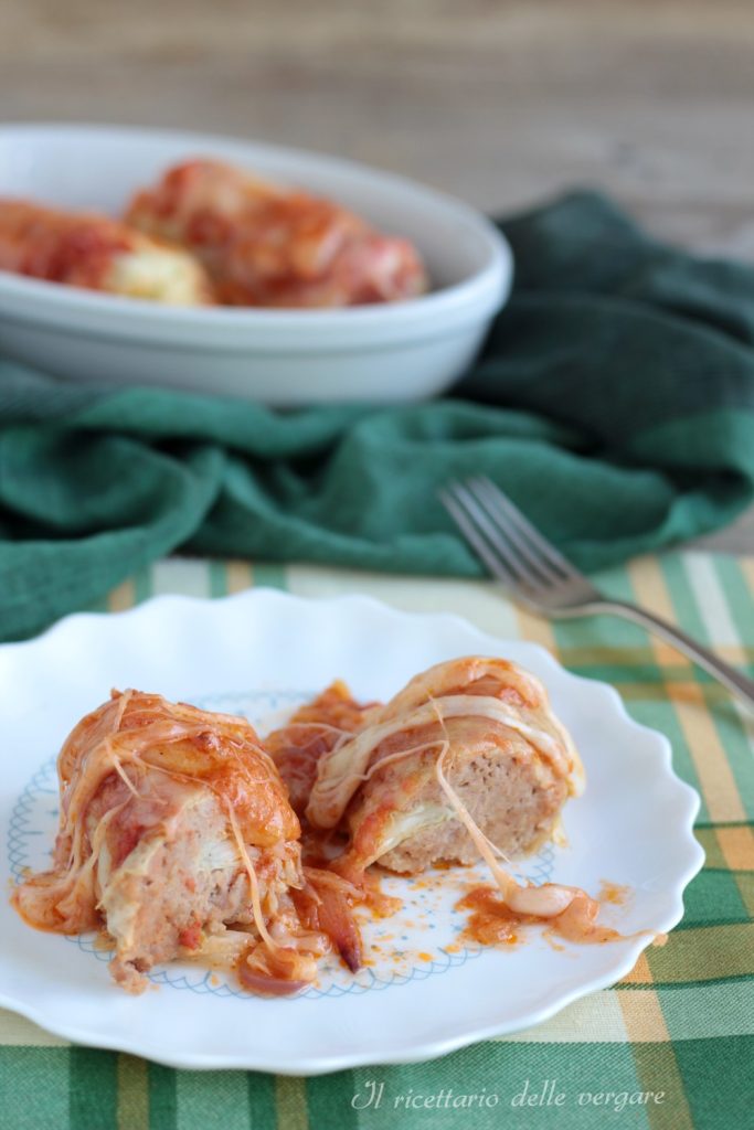 Wirsingrouladen mit Fleisch und Käse