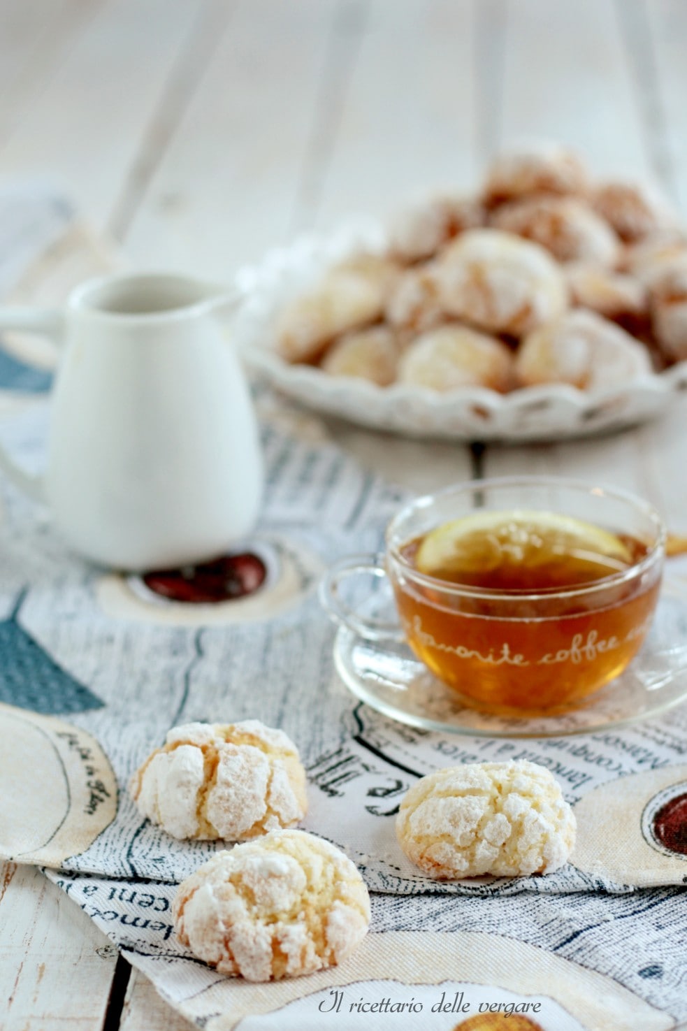 Bonbons mit Kokos und Mascarpone, überzogen mit Schokolade