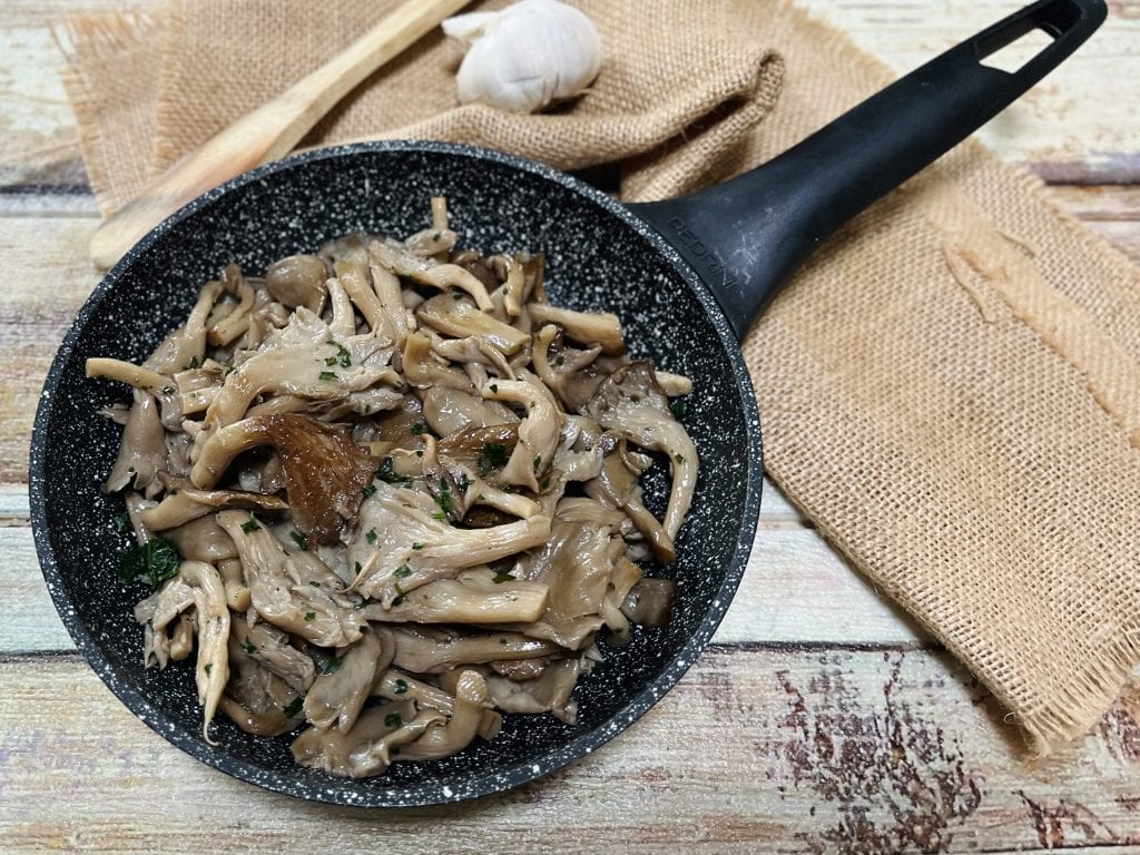 Austernpilze in der Pfanne