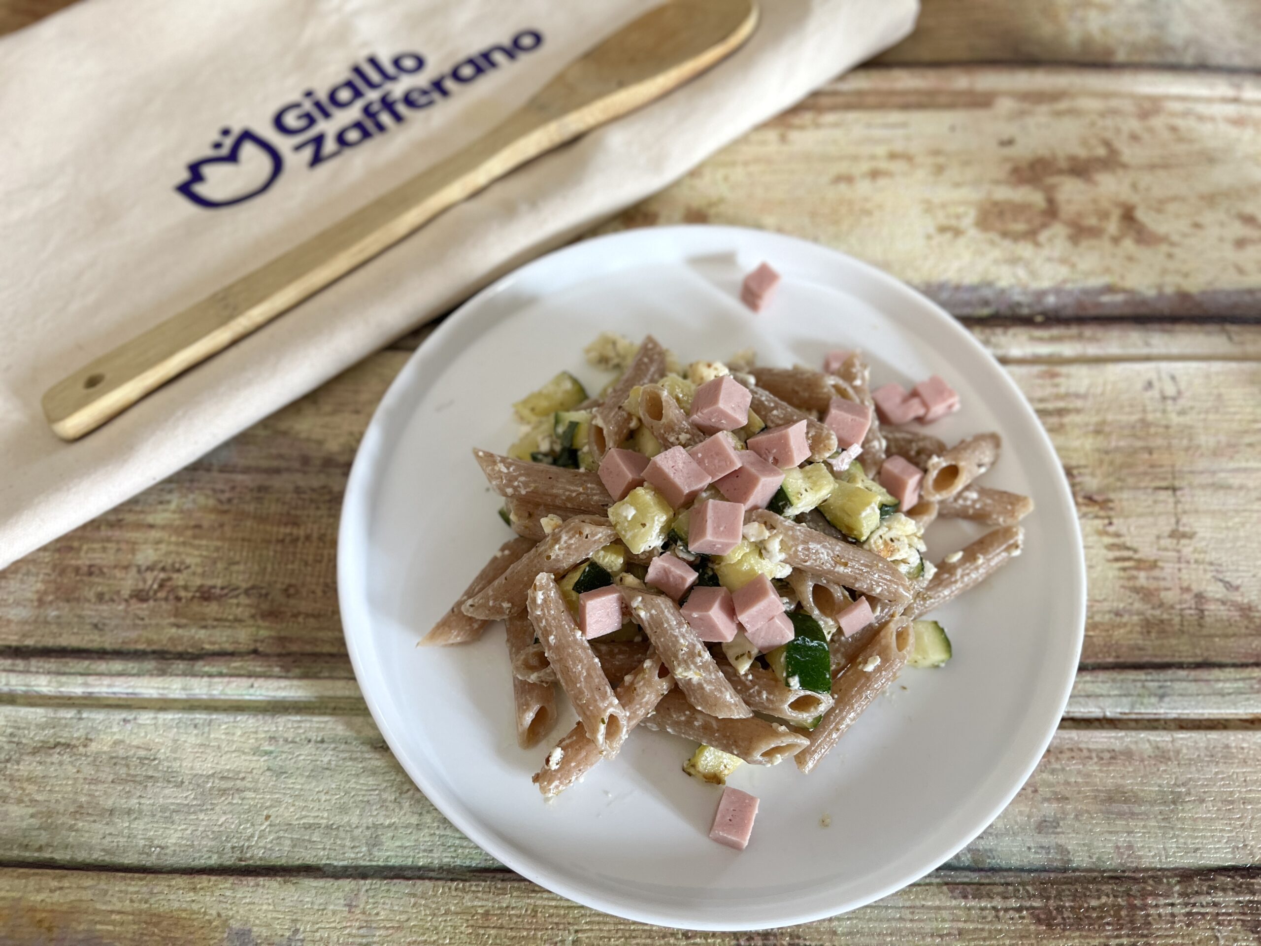 Pasta mit Feta und Zucchini in der Heißluftfritteuse