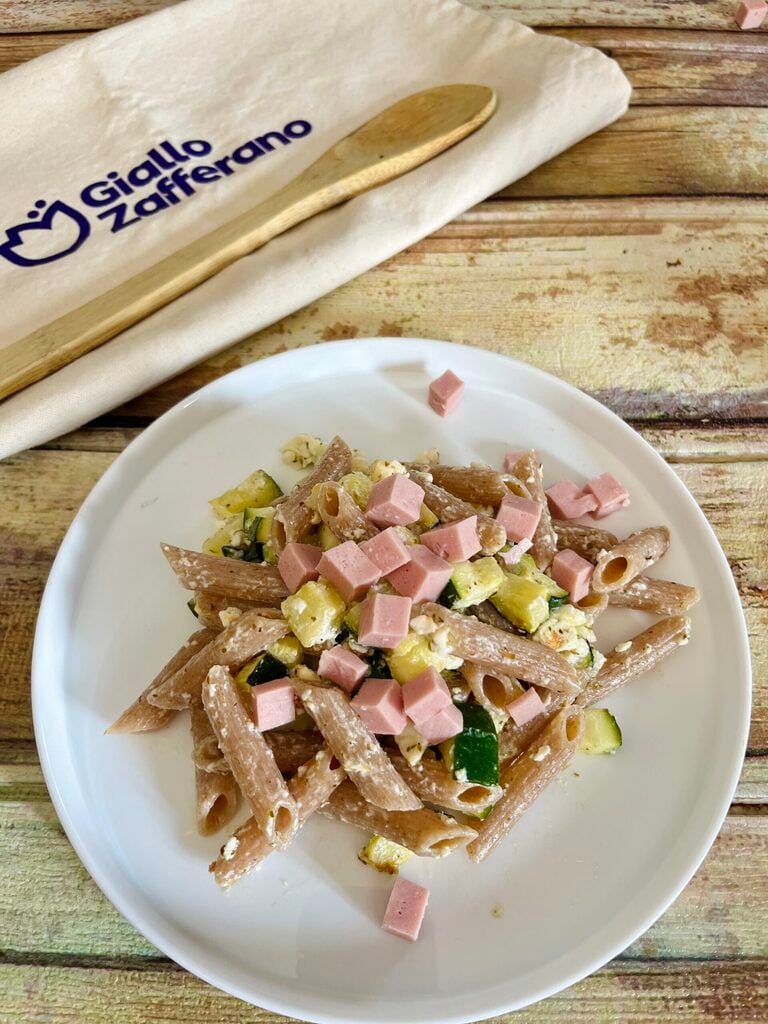 Pasta mit Feta und Zucchini in der Heißluftfritteuse