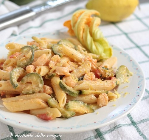 Penne mit Garnelen und Zucchini