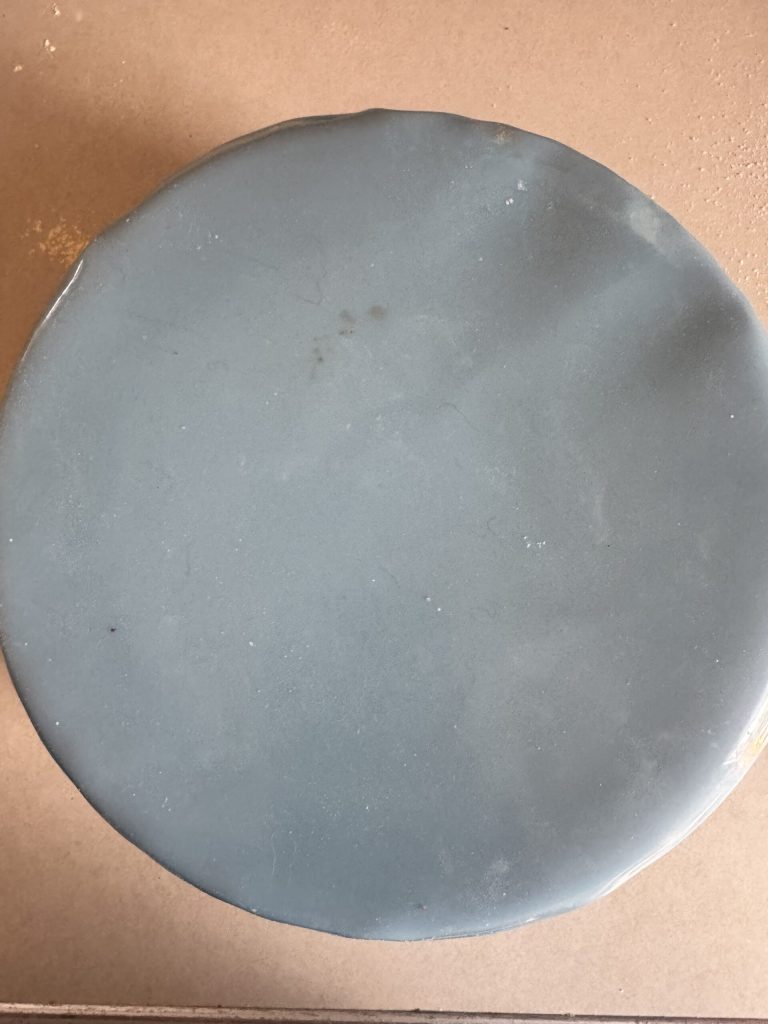 mit Frischhaltefolie oder Silikondeckel abdecken