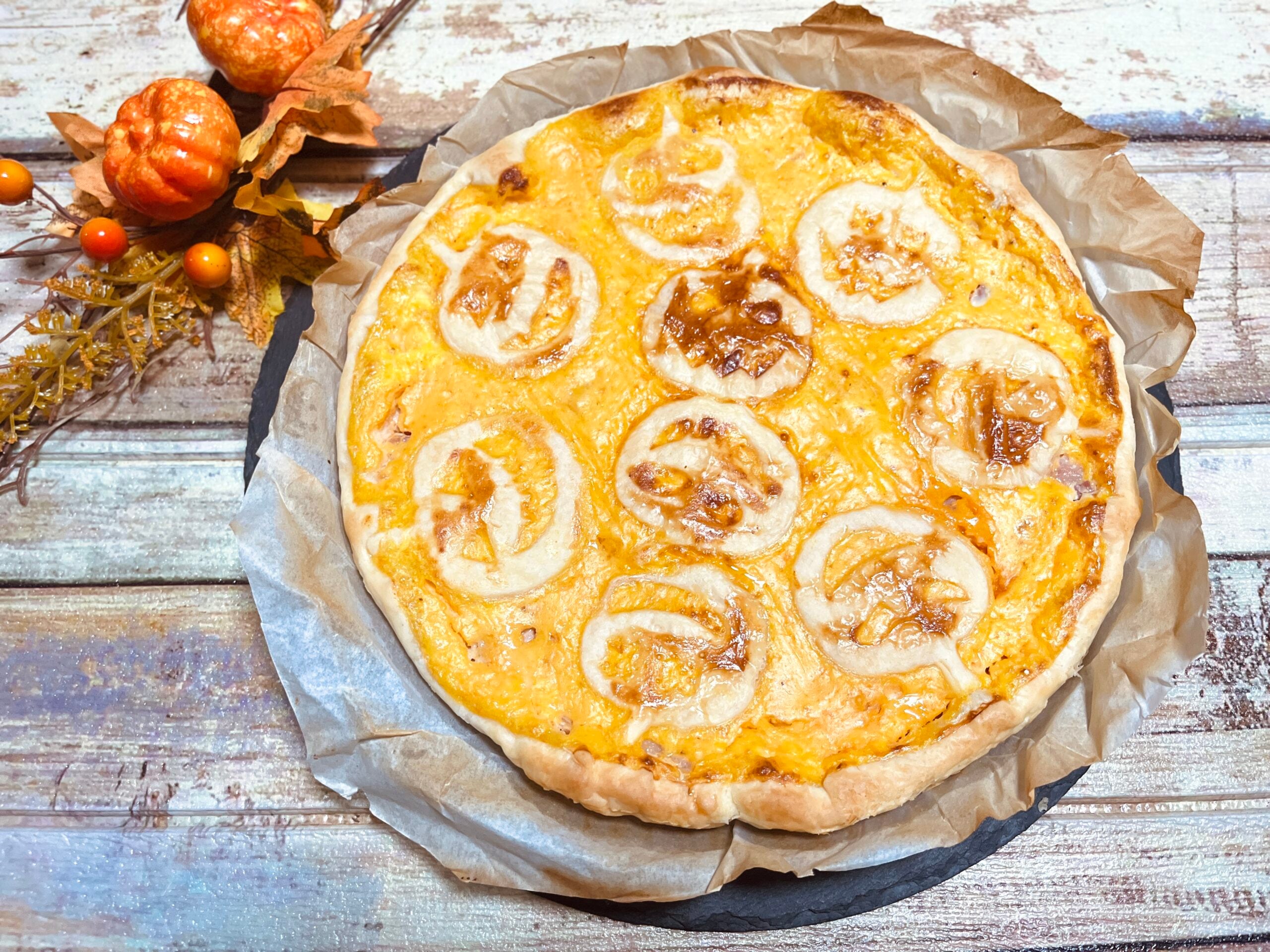 Herzhafte Torte mit Kürbiscreme und Speck