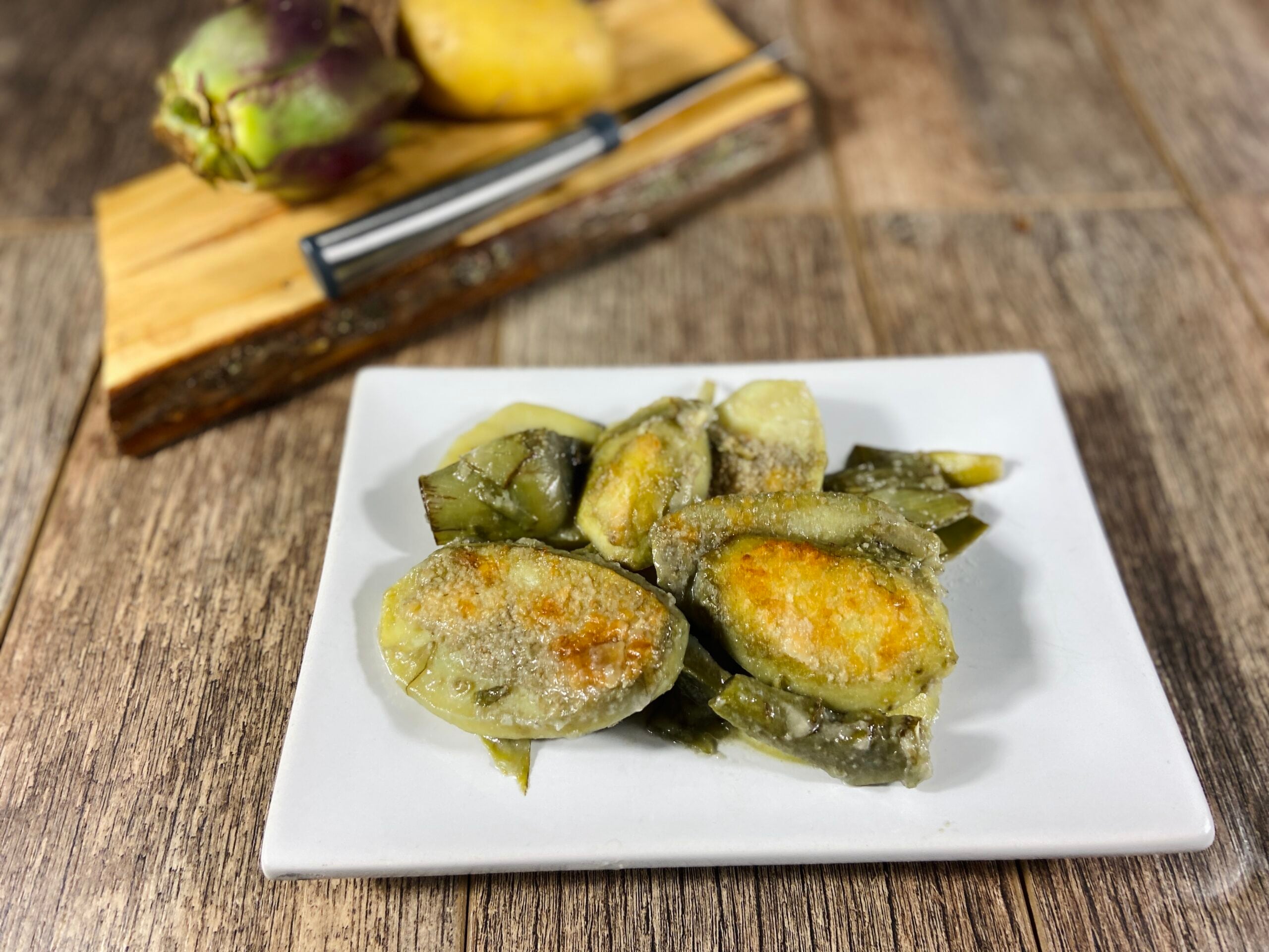 Gebackene Artischocken und Kartoffeln