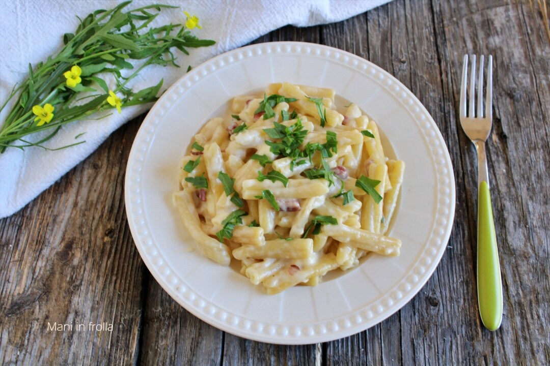 Pasta mit Speck, Fontina und Rucola