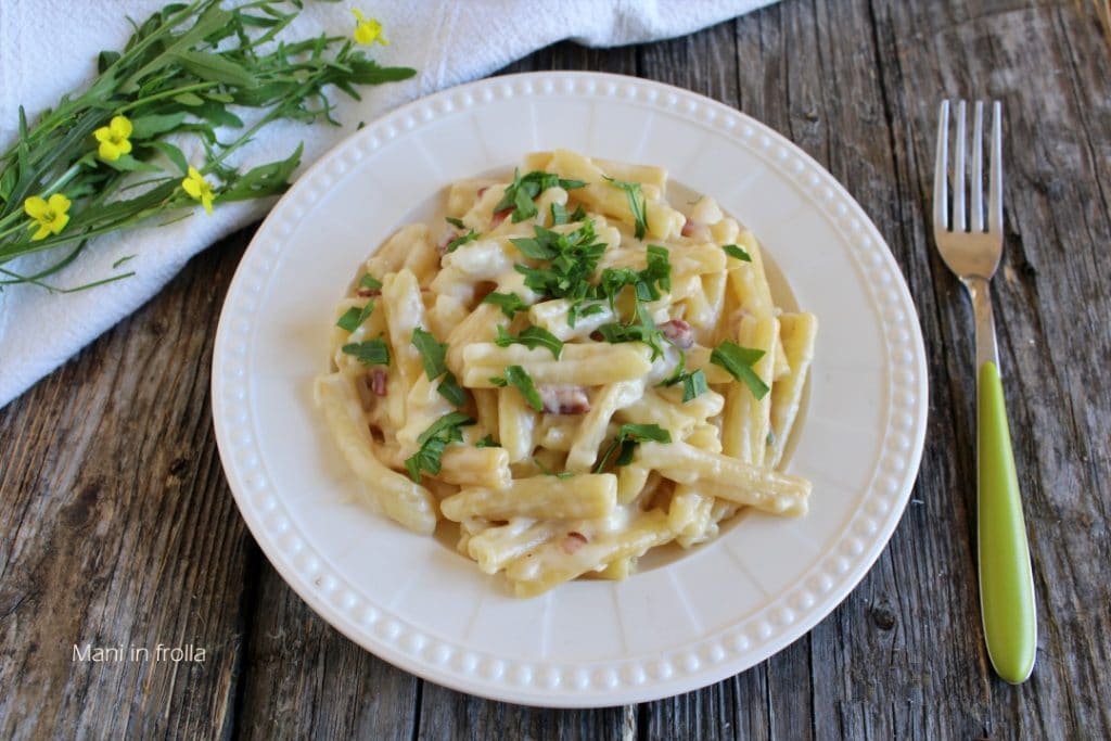 Pasta mit Speck, Fontina und Rucola