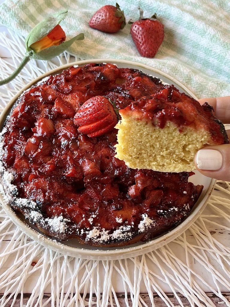 Umgedrehter Erdbeerkuchen, in der Pfanne ohne Ofen gebacken!