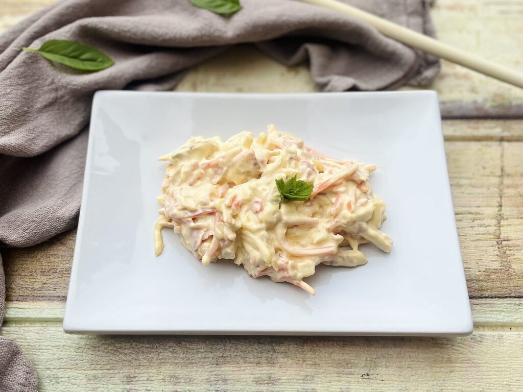 Hähnchen- und Schinkensalat