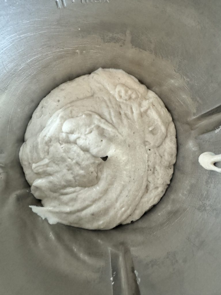 Vorteig für marmorierten Pflaumenkuchen mit Sauerteig