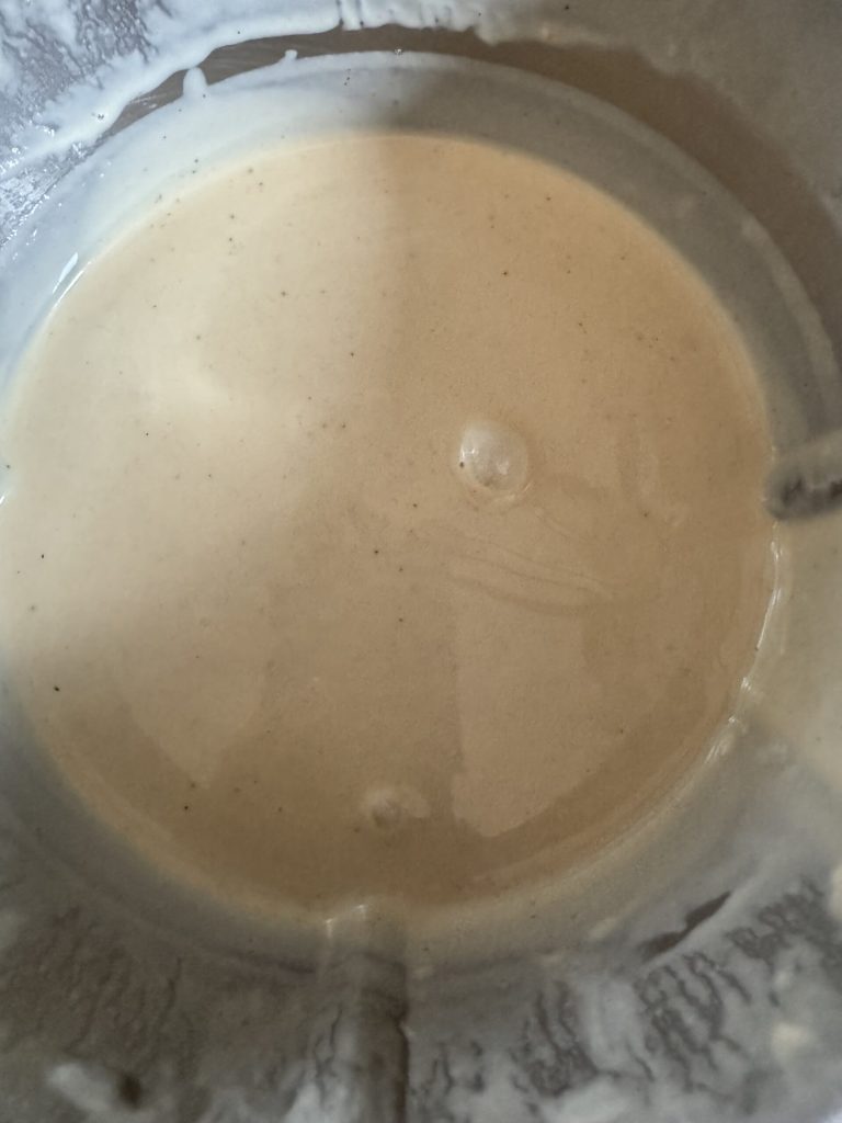 Liquide Zutaten Zeste und Vanille hinzufügen