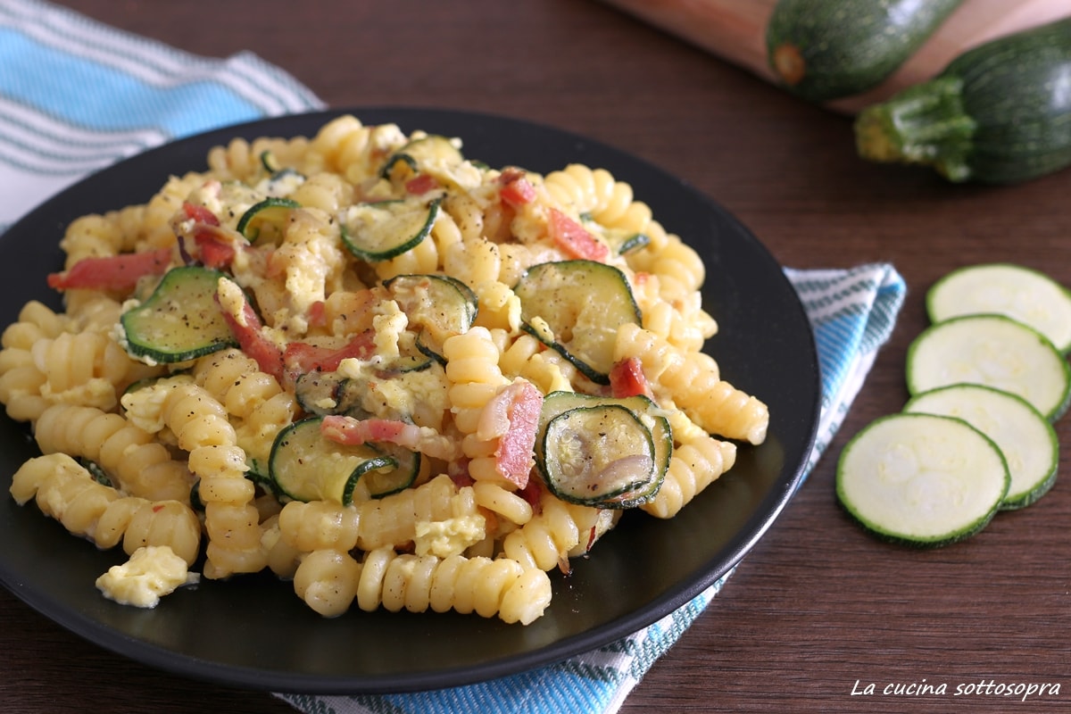 Pasta mit Zucchini und Eiern