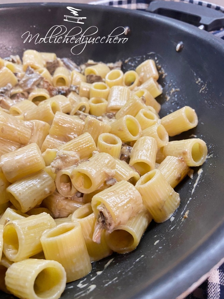 pasta mit pilzen in cremiger soße