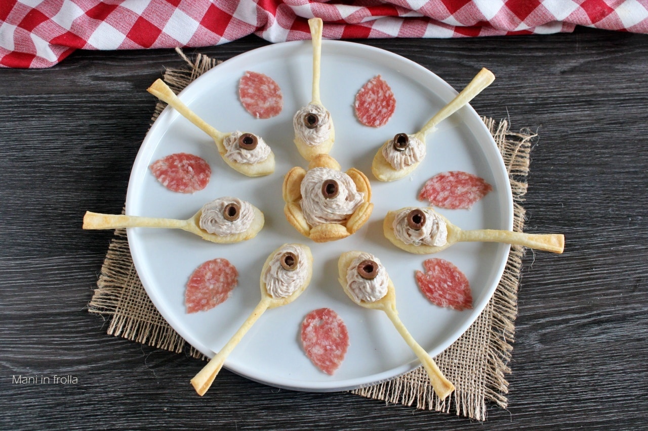 Blätterteiglöffel mit Thunfischmousse