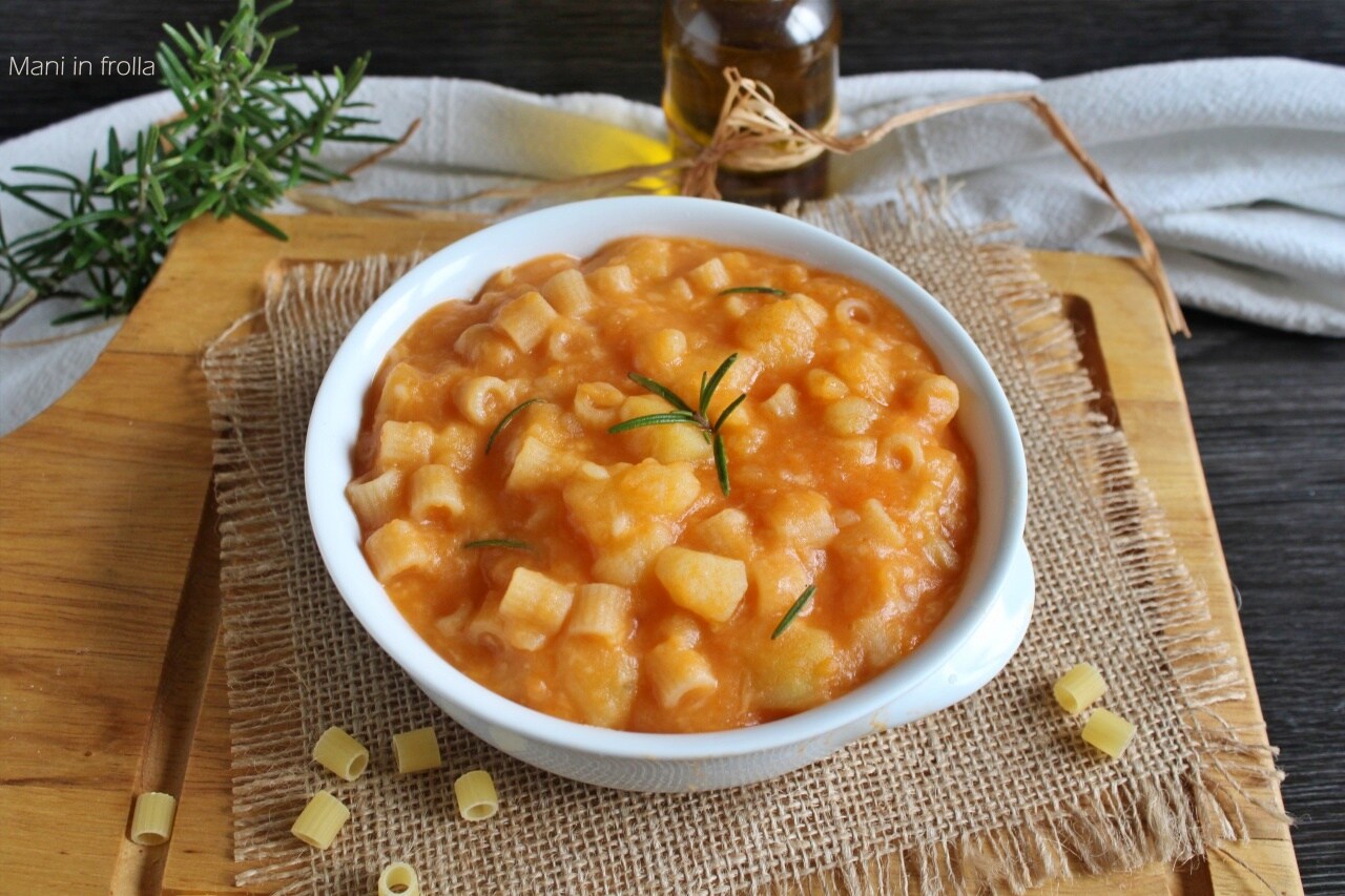 Pasta Kartoffeln und Provola