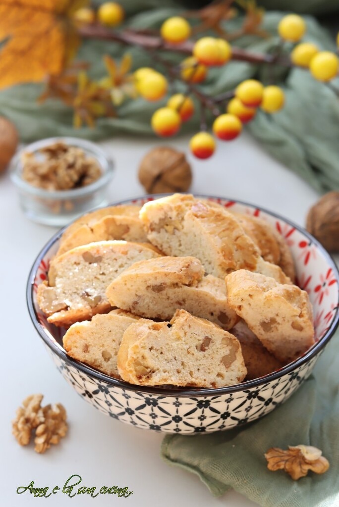 Tozzetti mit Walnüssen einfaches Rezept mit einer einzigen Backzeit