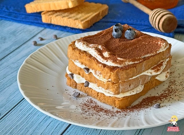 SCHICHTDESSERT mit ZWIEBACK