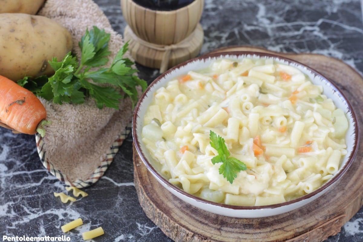 Pasta und Kartoffeln mit Provola