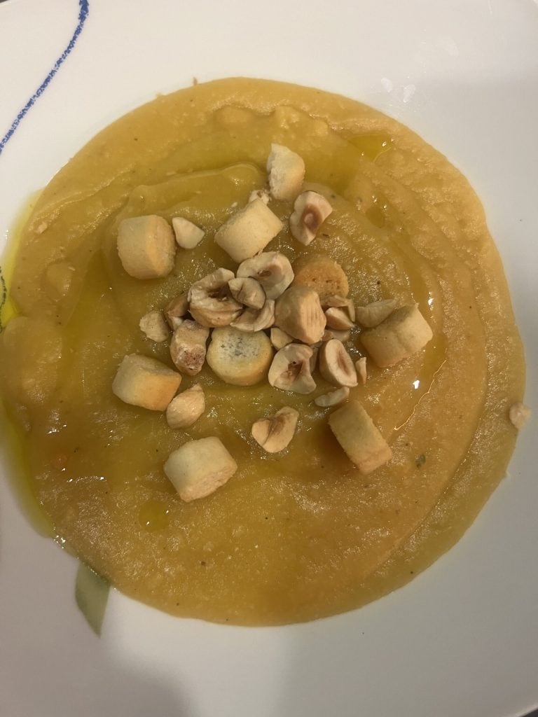 cremesuppe aus kichererbsen und kürbis