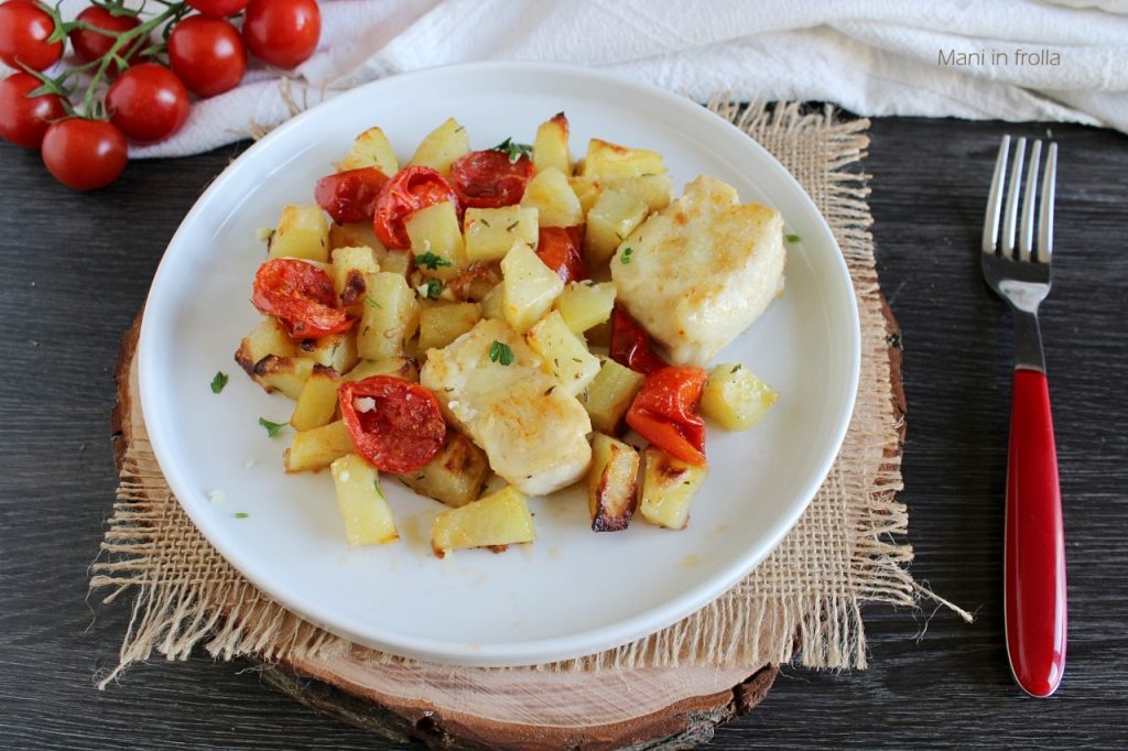 Gebackener Kabeljau mit Kartoffeln und Kirschtomaten