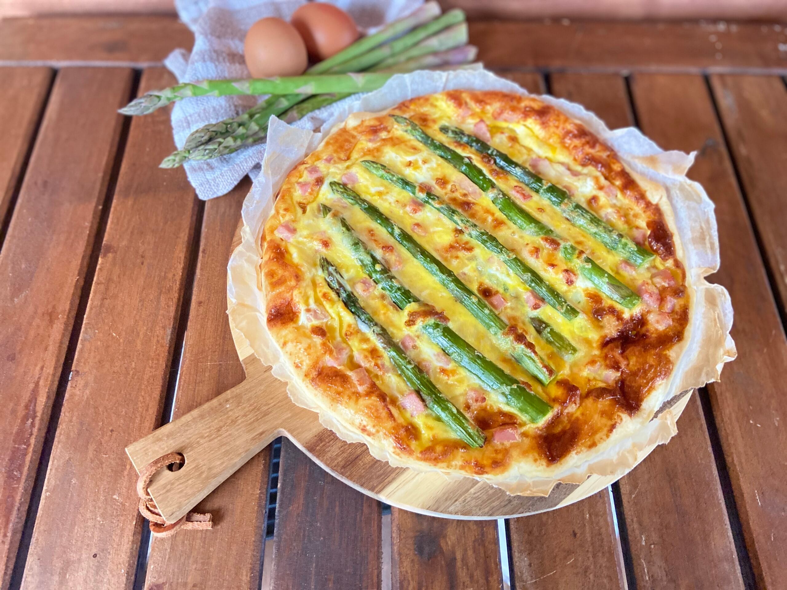 Herzhafte Torte mit Spargel und Schinken
