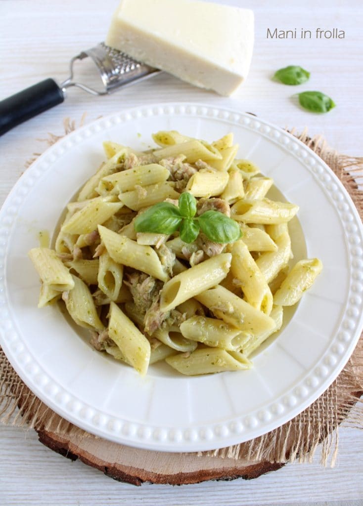 Pasta mit Pesto und Thunfisch
