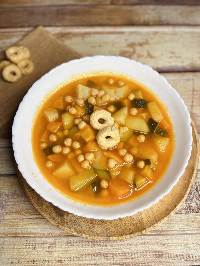 Rustikale Minestrone mit Kichererbsen