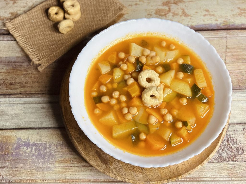 Rustikale Minestrone mit Kichererbsen