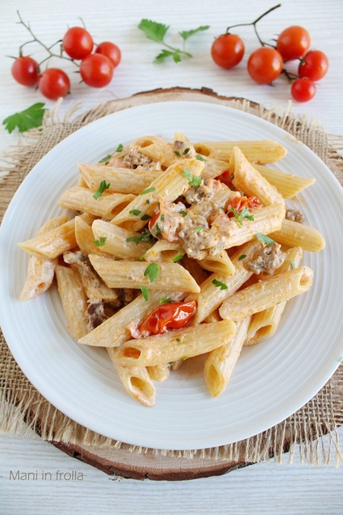 Cremige Pasta mit Wurst und Kirschtomaten