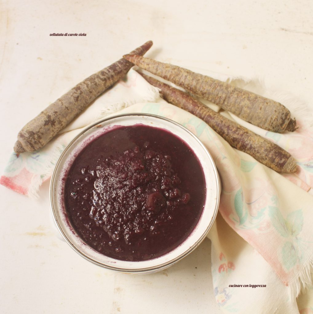 vellutata aus violetten Karotten