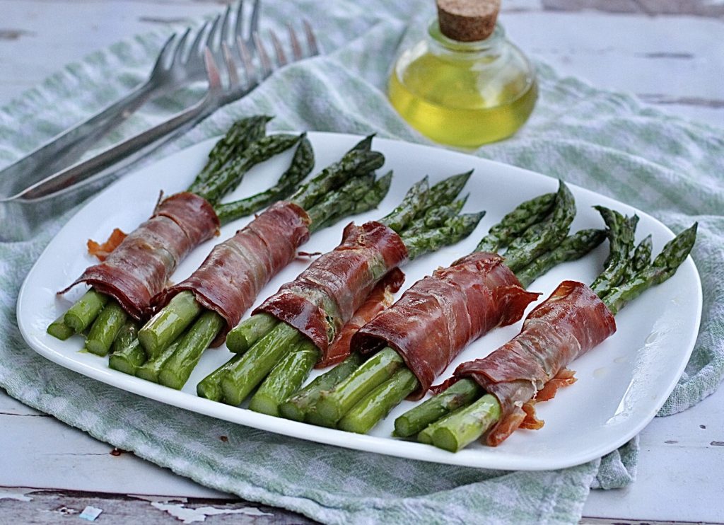 Spargel und Speck, mit 2 Zutaten hast du eine Beilage, die rockt