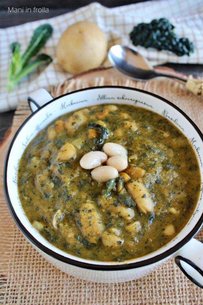 Suppe mit Schwarzkohl und Cannellini-Bohnen
