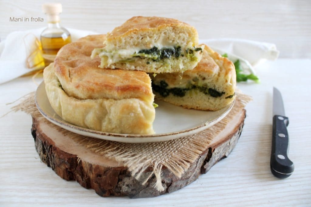 Gefülltes Focaccia mit Stängelkohl